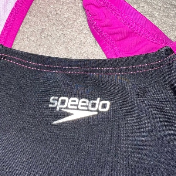 QUALITY Girl’s Speedo fuchsia, black and white one-piece bathing suit 🩱 - Picture 2 of 8